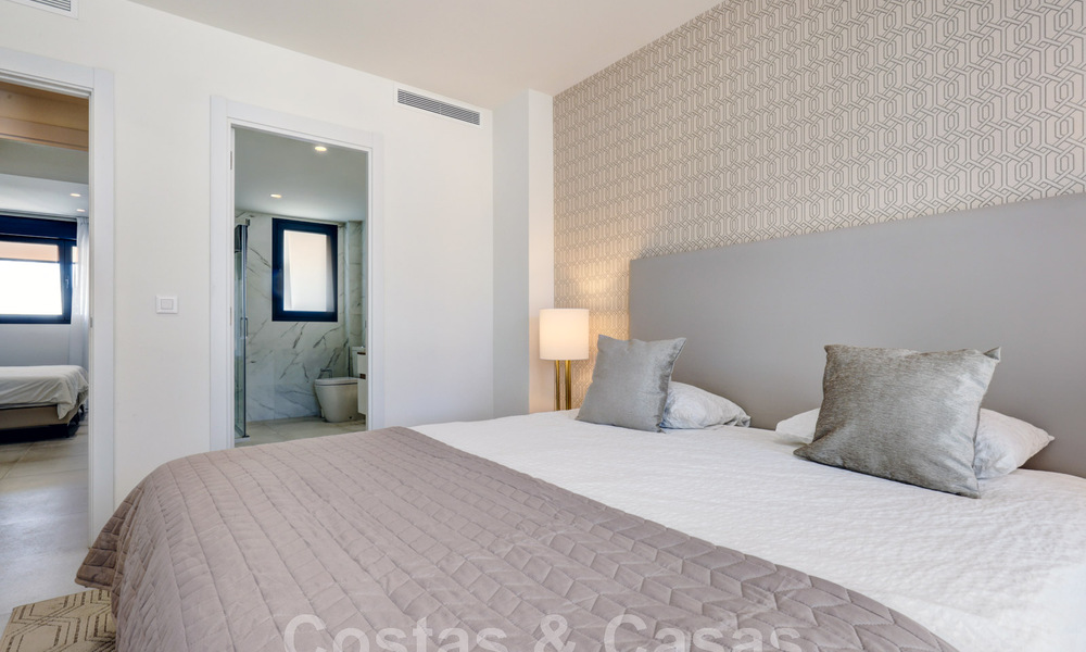 Moderno apartamento de 3 dormitorios en alquilar en un complejo de golf en la Nueva Milla de Oro, entre Marbella y Estepona 45565