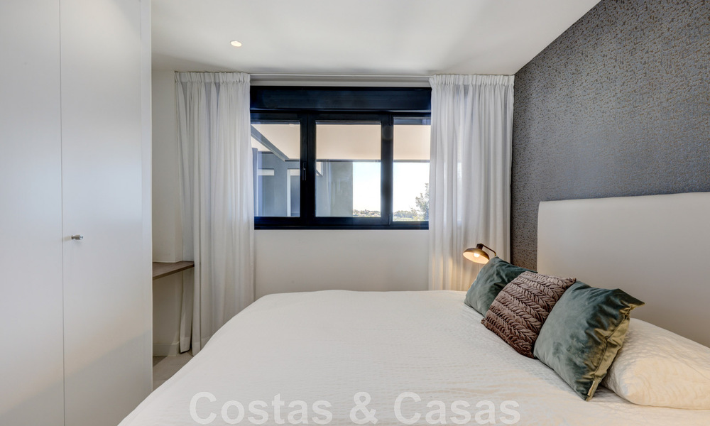 Moderno apartamento de 3 dormitorios en alquilar en un complejo de golf en la Nueva Milla de Oro, entre Marbella y Estepona 45572
