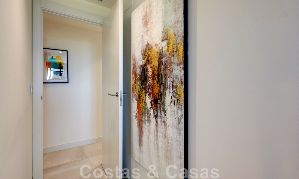 Moderno apartamento de 3 dormitorios en alquilar en un complejo de golf en la Nueva Milla de Oro, entre Marbella y Estepona 45578