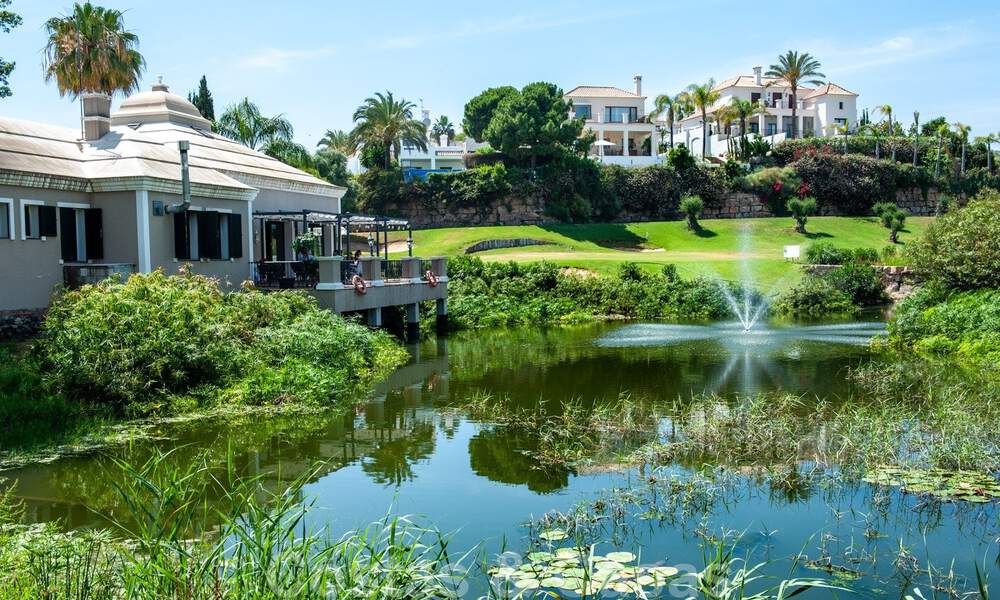 Moderno apartamento de 3 dormitorios en alquilar en un complejo de golf en la Nueva Milla de Oro, entre Marbella y Estepona 45600