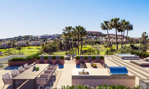 Nueva y ultramoderna villa de lujo en venta con diseño arquitectónico, en primera línea de golf de Los Naranjos en Nueva Andalucía, Marbella 58907