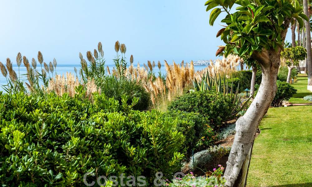 Apartamentos en primera línea de playa en venta en Puente Romano, con vistas al mar, en la Milla de Oro de Marbella 45670