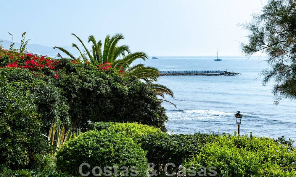 Apartamentos en primera línea de playa en venta en Puente Romano, con vistas al mar, en la Milla de Oro de Marbella 45671