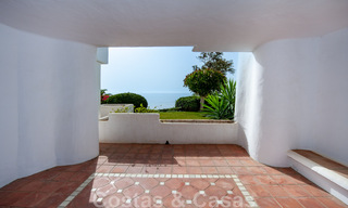 Apartamentos en primera línea de playa en venta en Puente Romano, con vistas al mar, en la Milla de Oro de Marbella 45673 