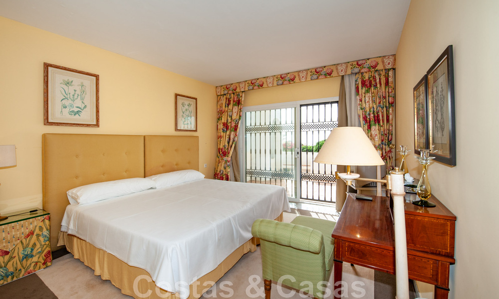 Apartamentos en primera línea de playa en venta en Puente Romano, con vistas al mar, en la Milla de Oro de Marbella 45678