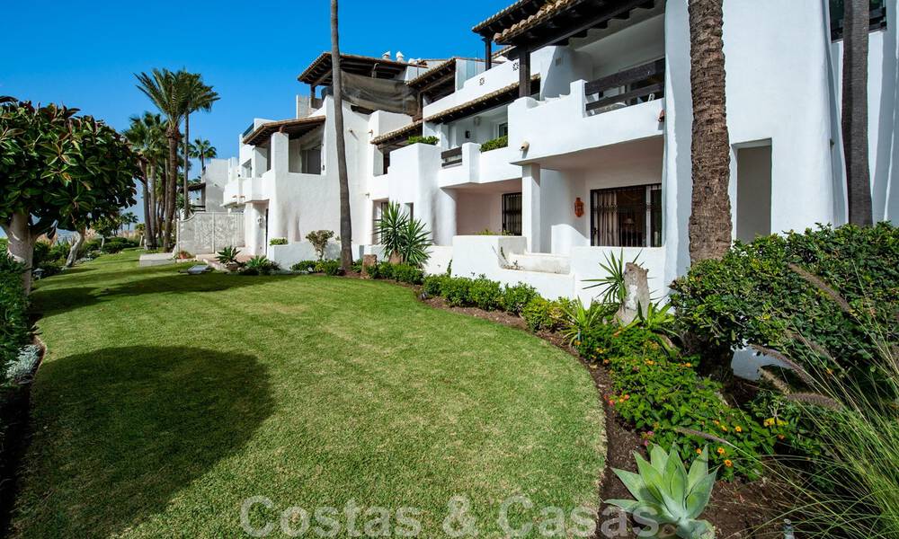 Apartamentos en primera línea de playa en venta en Puente Romano, con vistas al mar, en la Milla de Oro de Marbella 45680