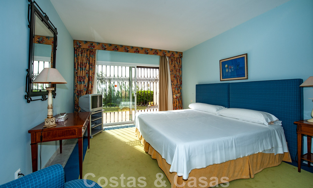 Apartamentos en primera línea de playa en venta en Puente Romano, con vistas al mar, en la Milla de Oro de Marbella 45692