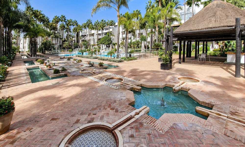 Apartamentos en primera línea de playa en venta en Puente Romano, con vistas al mar, en la Milla de Oro de Marbella 45693