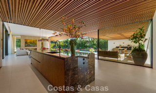 Villa de diseño vanguardista en venta con numerosas comodidades de lujo en Nueva Andalucía, Marbella 786079 