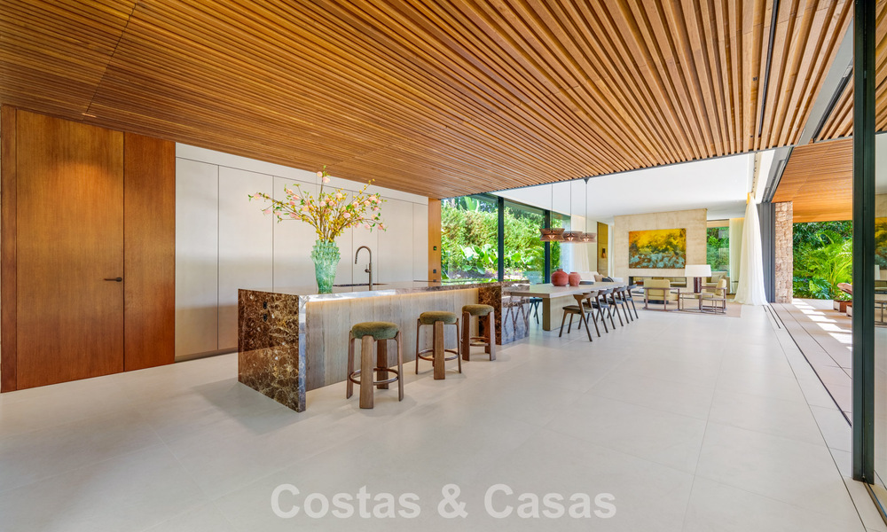 Villa de diseño vanguardista en venta con numerosas comodidades de lujo en Nueva Andalucía, Marbella 786081