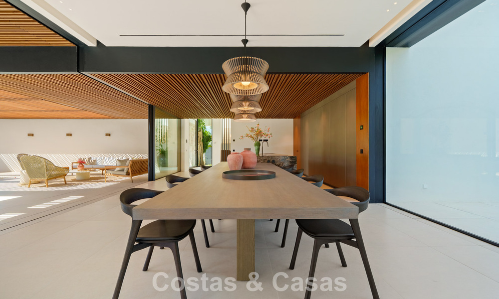 Villa de diseño vanguardista en venta con numerosas comodidades de lujo en Nueva Andalucía, Marbella 786083