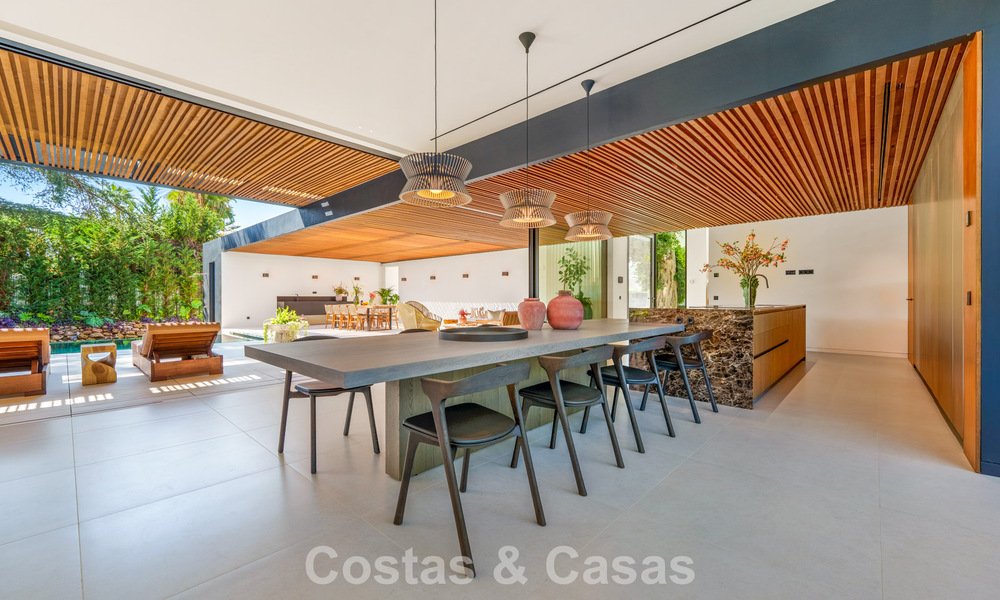 Villa de diseño vanguardista en venta con numerosas comodidades de lujo en Nueva Andalucía, Marbella 786084