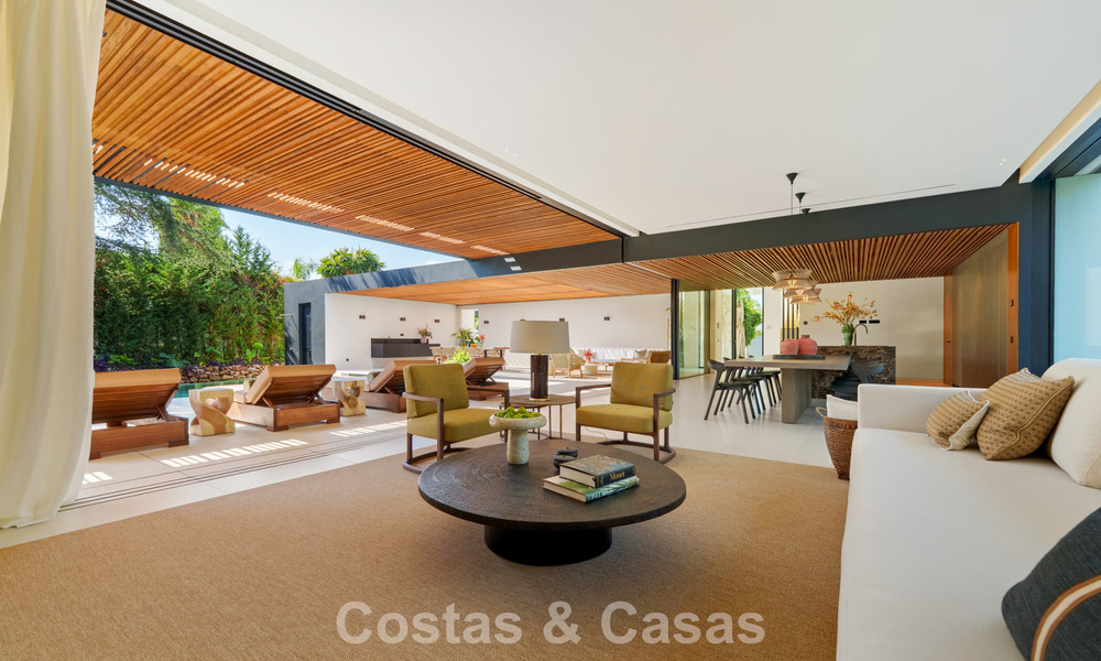 Villa de diseño vanguardista en venta con numerosas comodidades de lujo en Nueva Andalucía, Marbella 786086