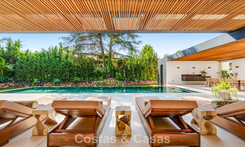 Villa de diseño vanguardista en venta con numerosas comodidades de lujo en Nueva Andalucía, Marbella 786087