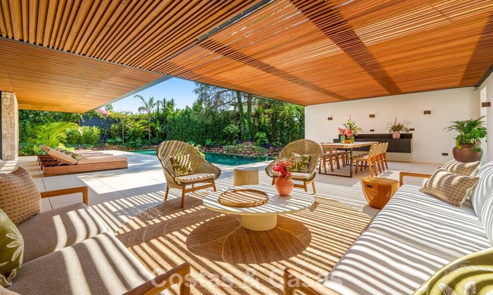 Villa de diseño vanguardista en venta con numerosas comodidades de lujo en Nueva Andalucía, Marbella 786088