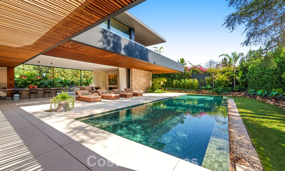 Villa de diseño vanguardista en venta con numerosas comodidades de lujo en Nueva Andalucía, Marbella 786091