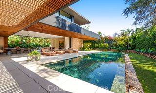 Villa de diseño vanguardista en venta con numerosas comodidades de lujo en Nueva Andalucía, Marbella 786091 