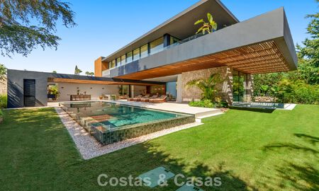 Villa de diseño vanguardista en venta con numerosas comodidades de lujo en Nueva Andalucía, Marbella 786093