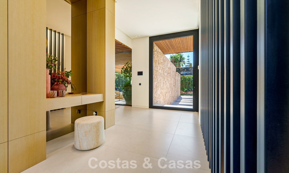 Villa de diseño vanguardista en venta con numerosas comodidades de lujo en Nueva Andalucía, Marbella 786097