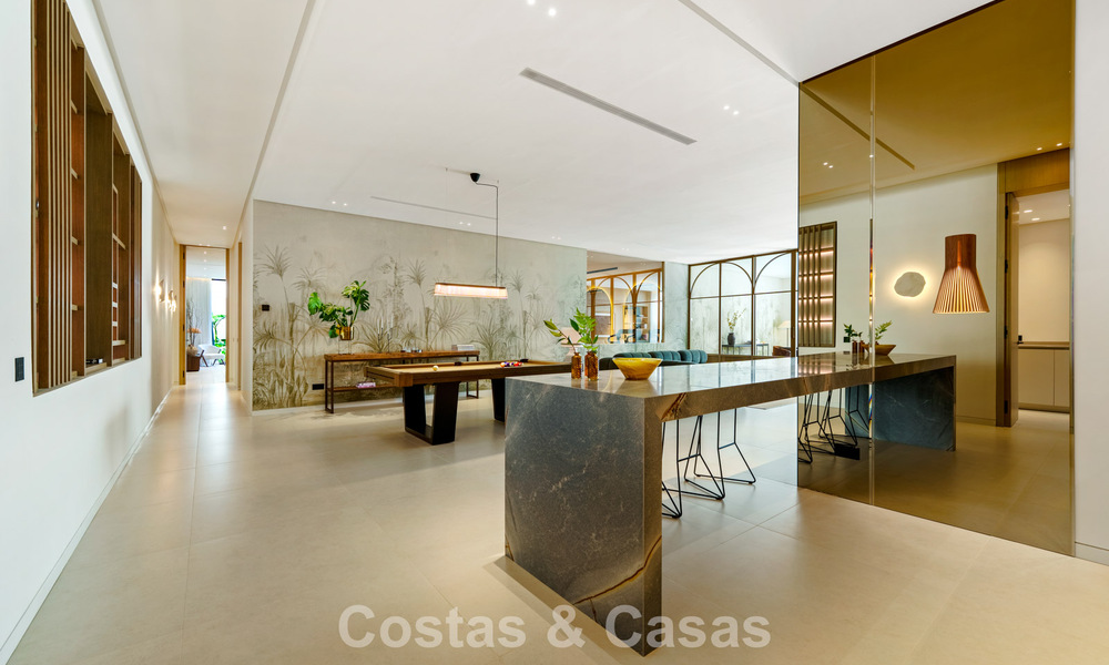 Villa de diseño vanguardista en venta con numerosas comodidades de lujo en Nueva Andalucía, Marbella 786098