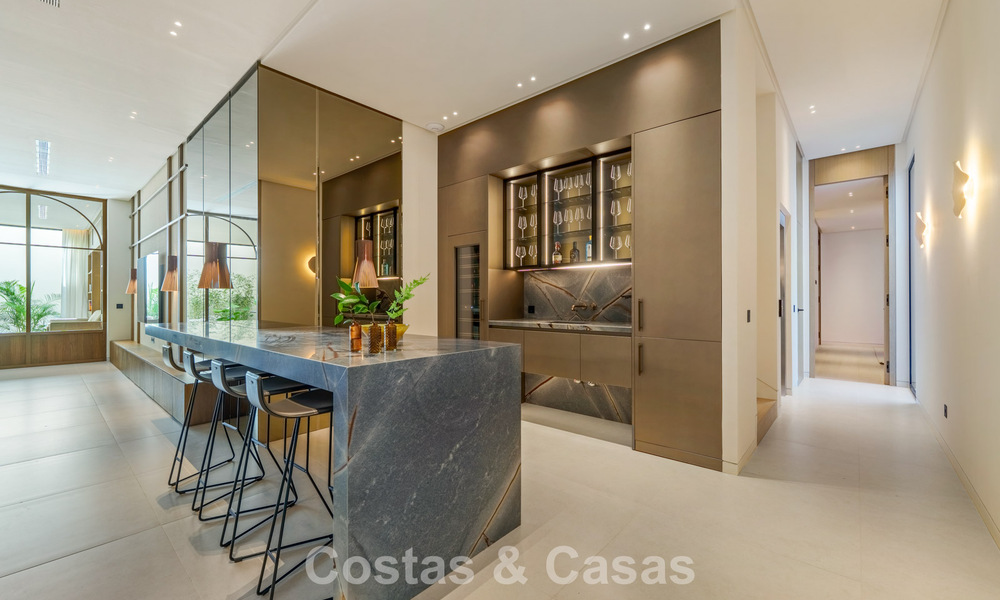 Villa de diseño vanguardista en venta con numerosas comodidades de lujo en Nueva Andalucía, Marbella 786099