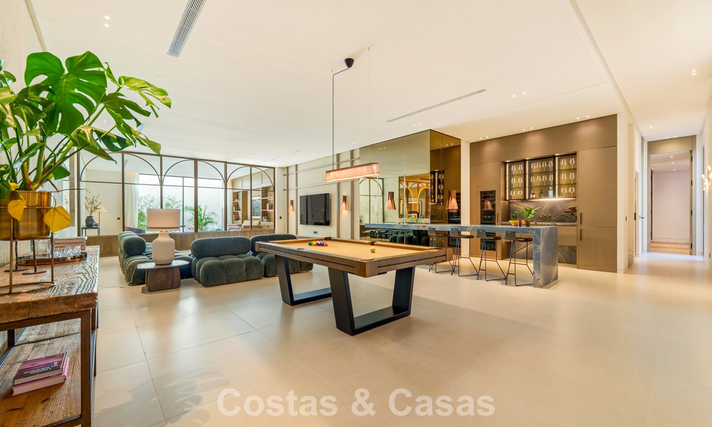Villa de diseño vanguardista en venta con numerosas comodidades de lujo en Nueva Andalucía, Marbella 786100