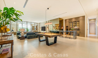 Villa de diseño vanguardista en venta con numerosas comodidades de lujo en Nueva Andalucía, Marbella 786100 