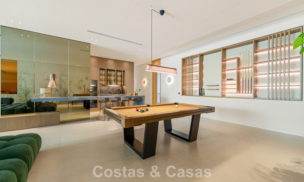 Villa de diseño vanguardista en venta con numerosas comodidades de lujo en Nueva Andalucía, Marbella 786101