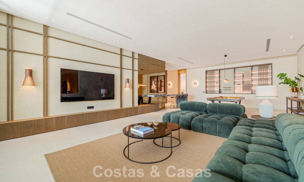 Villa de diseño vanguardista en venta con numerosas comodidades de lujo en Nueva Andalucía, Marbella 786102