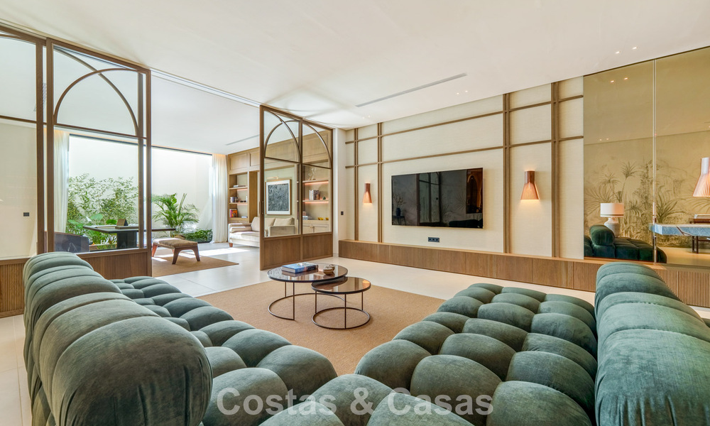 Villa de diseño vanguardista en venta con numerosas comodidades de lujo en Nueva Andalucía, Marbella 786103