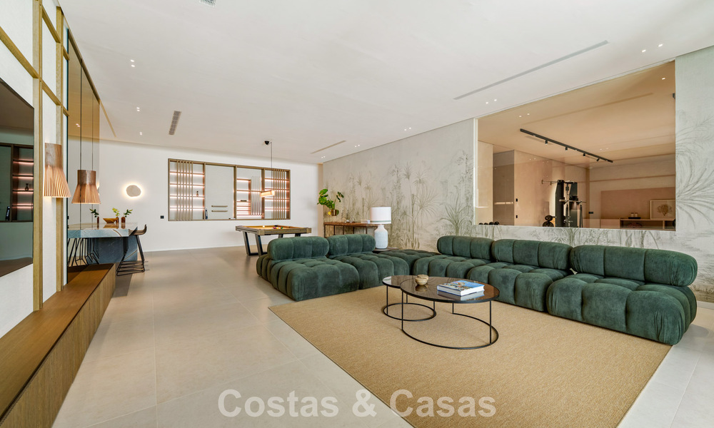 Villa de diseño vanguardista en venta con numerosas comodidades de lujo en Nueva Andalucía, Marbella 786104