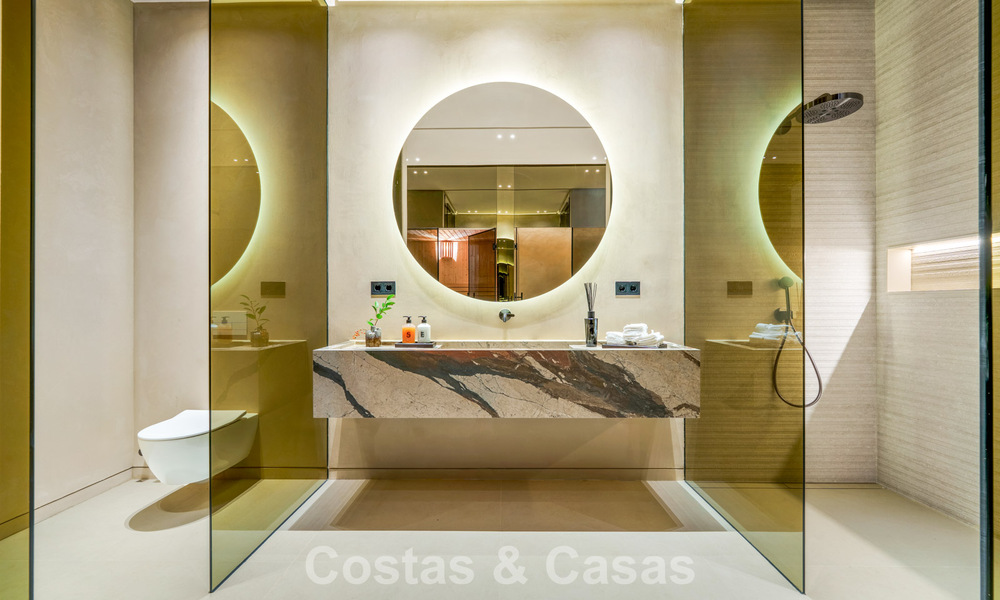 Villa de diseño vanguardista en venta con numerosas comodidades de lujo en Nueva Andalucía, Marbella 786107