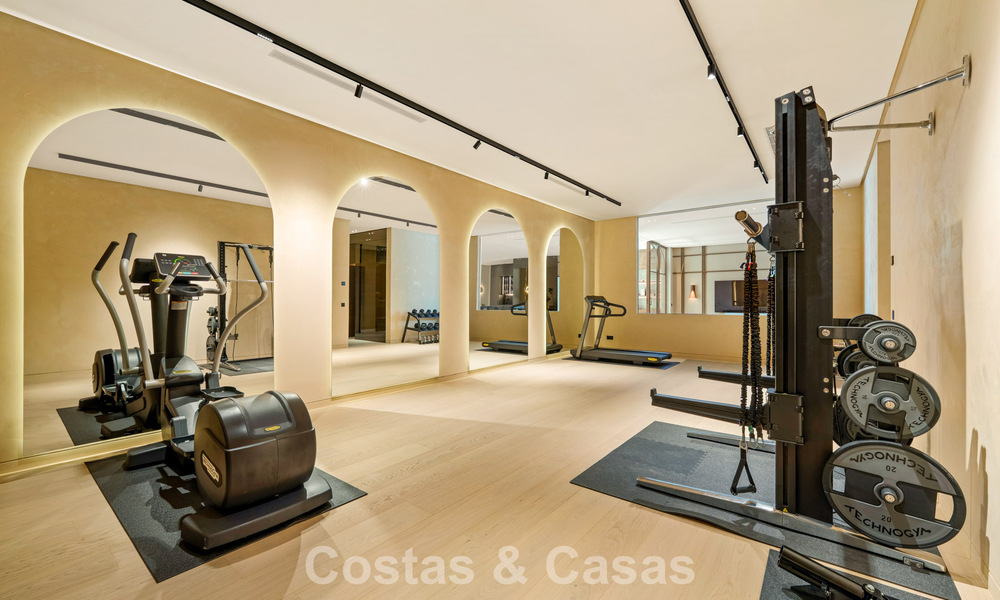 Villa de diseño vanguardista en venta con numerosas comodidades de lujo en Nueva Andalucía, Marbella 786108