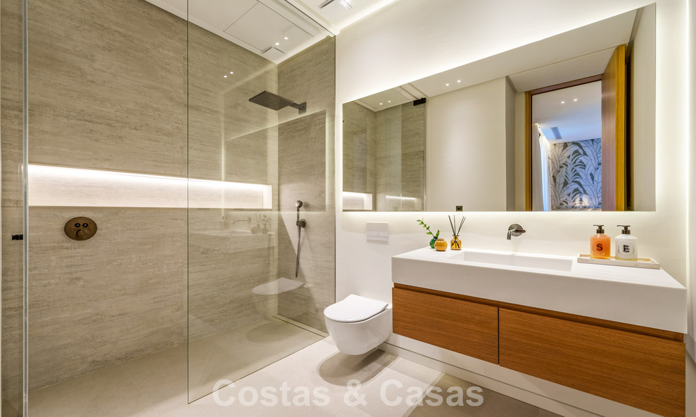 Villa de diseño vanguardista en venta con numerosas comodidades de lujo en Nueva Andalucía, Marbella 786114