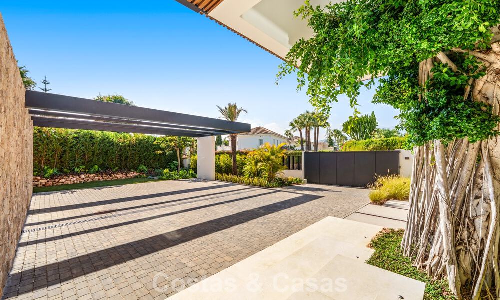 Villa de diseño vanguardista en venta con numerosas comodidades de lujo en Nueva Andalucía, Marbella 786115