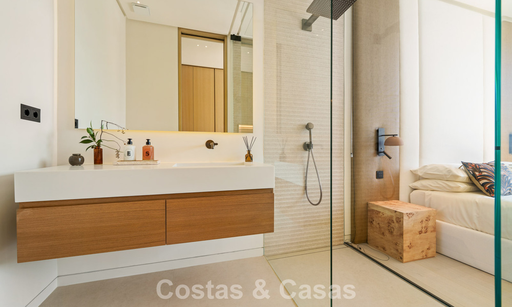 Villa de diseño vanguardista en venta con numerosas comodidades de lujo en Nueva Andalucía, Marbella 786118