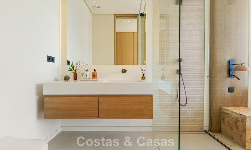 Villa de diseño vanguardista en venta con numerosas comodidades de lujo en Nueva Andalucía, Marbella 786119