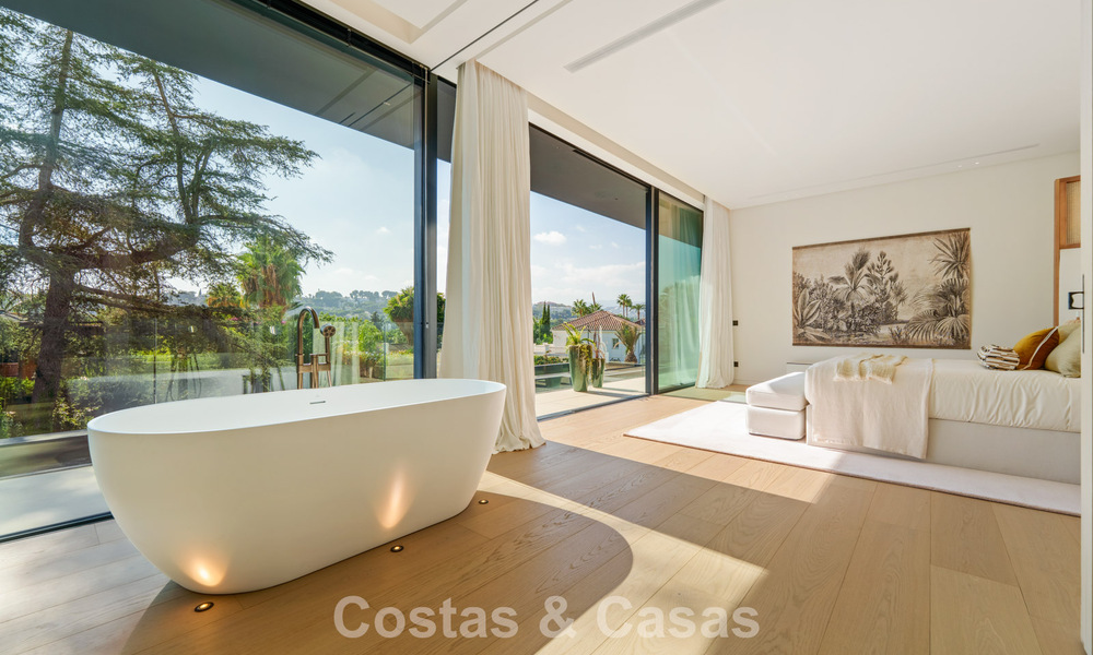 Villa de diseño vanguardista en venta con numerosas comodidades de lujo en Nueva Andalucía, Marbella 786123