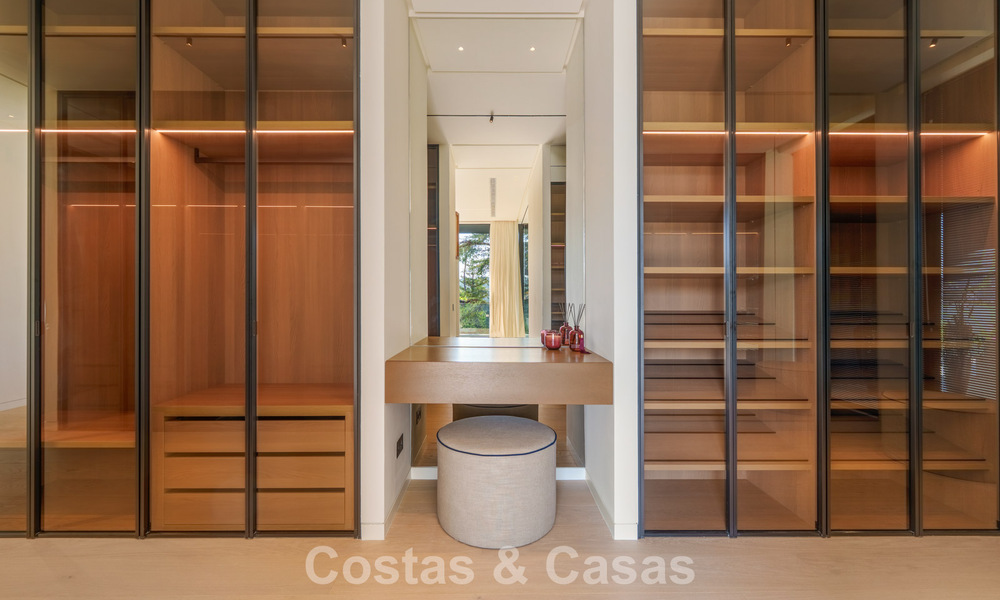 Villa de diseño vanguardista en venta con numerosas comodidades de lujo en Nueva Andalucía, Marbella 786124