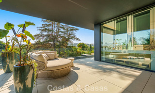 Villa de diseño vanguardista en venta con numerosas comodidades de lujo en Nueva Andalucía, Marbella 786125 