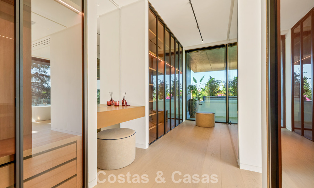 Villa de diseño vanguardista en venta con numerosas comodidades de lujo en Nueva Andalucía, Marbella 786126
