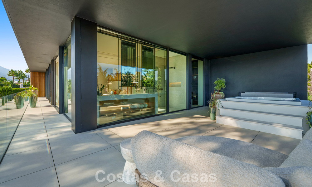 Villa de diseño vanguardista en venta con numerosas comodidades de lujo en Nueva Andalucía, Marbella 786127