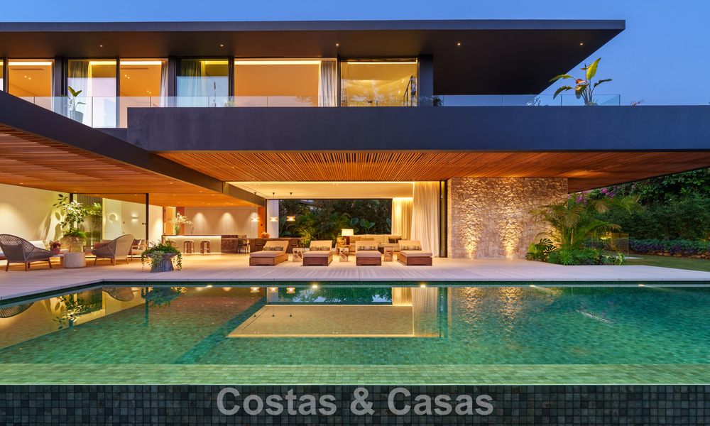 Villa de diseño vanguardista en venta con numerosas comodidades de lujo en Nueva Andalucía, Marbella 786129