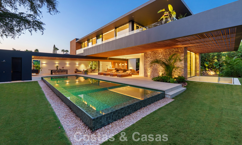 Villa de diseño vanguardista en venta con numerosas comodidades de lujo en Nueva Andalucía, Marbella 786130