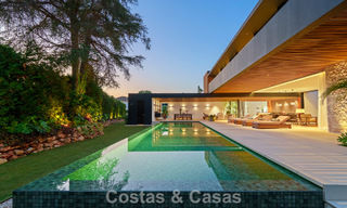 Villa de diseño vanguardista en venta con numerosas comodidades de lujo en Nueva Andalucía, Marbella 786131 