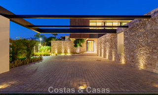 Villa de diseño vanguardista en venta con numerosas comodidades de lujo en Nueva Andalucía, Marbella 786132 