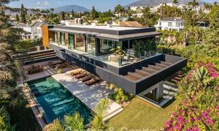 Villa de diseño vanguardista en venta con numerosas comodidades de lujo en Nueva Andalucía, Marbella 786133 