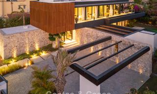Villa de diseño vanguardista en venta con numerosas comodidades de lujo en Nueva Andalucía, Marbella 786136 