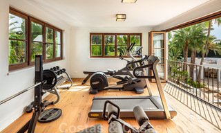 Villa de estilo boutique en venta, a un paso de la playa en la codiciada Milla de Oro de Marbella 45710 