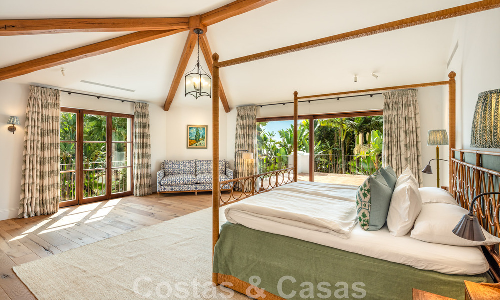 Villa de estilo boutique en venta, a un paso de la playa en la codiciada Milla de Oro de Marbella 45712